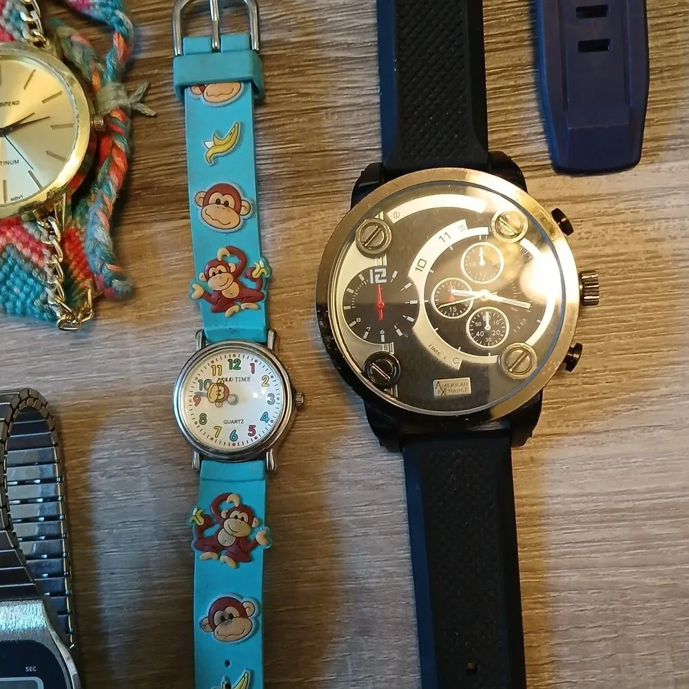 Huge Watch Lot of 35+ Mixed Brands Vintage & Modern Parts/Repair Untested-Box E